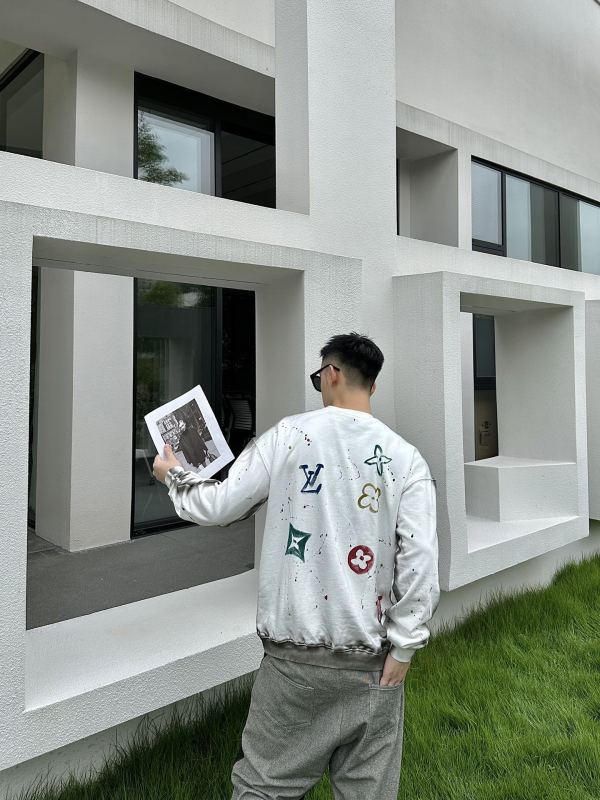 Clothes LOUIS VUITTON 881