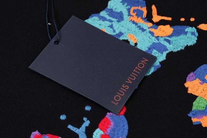 Clothes LOUIS VUITTON 889