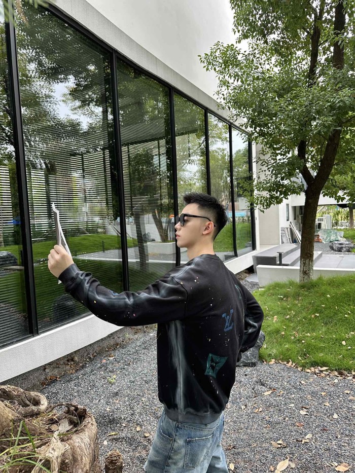 Clothes LOUIS VUITTON 880