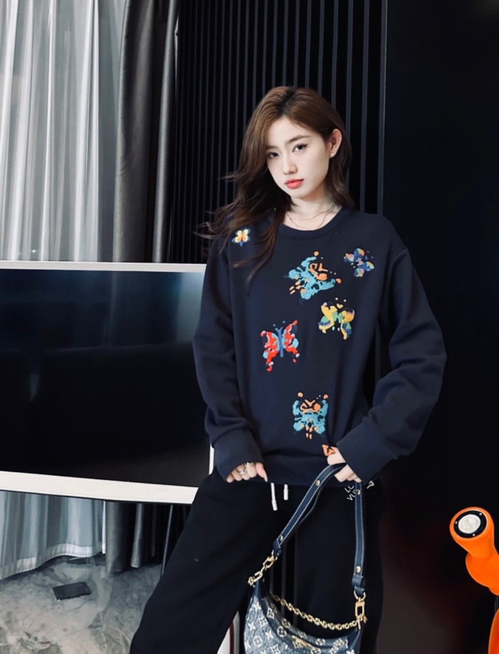 Clothes LOUIS VUITTON 889