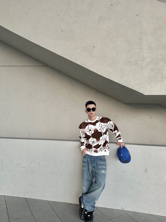 Clothes LOUIS VUITTON 883