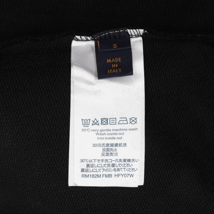 Clothes LOUIS VUITTON 884