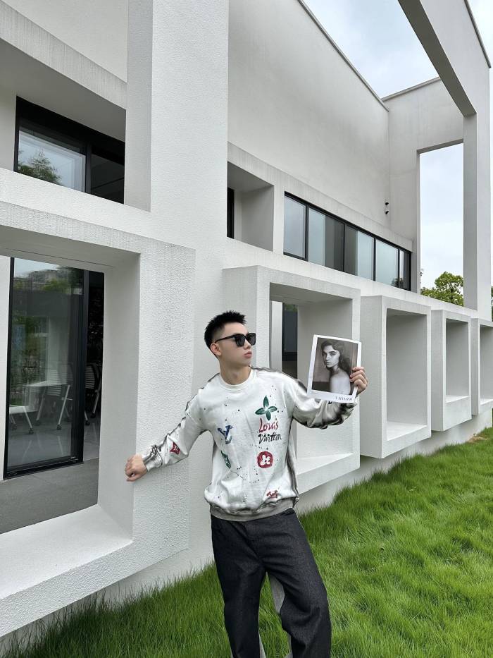 Clothes LOUIS VUITTON 881