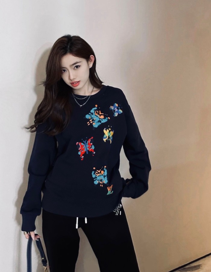 Clothes LOUIS VUITTON 889