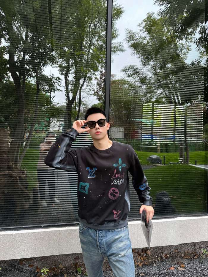 Clothes LOUIS VUITTON 880