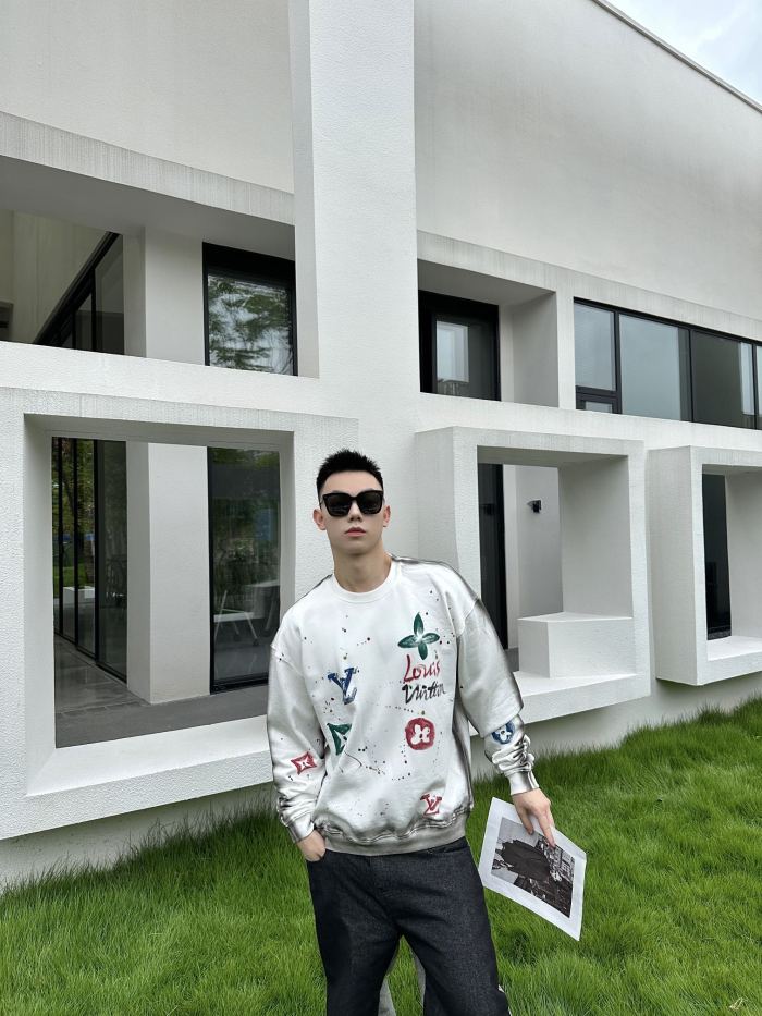 Clothes LOUIS VUITTON 881