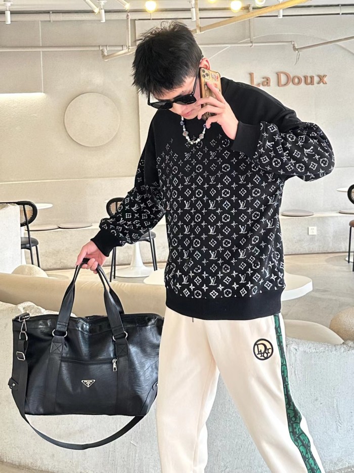 Clothes LOUIS VUITTON 887