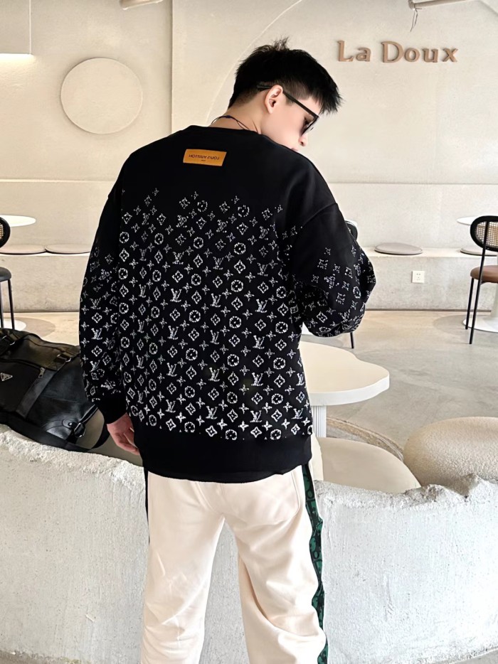 Clothes LOUIS VUITTON 887