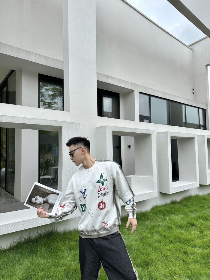 Clothes LOUIS VUITTON 881