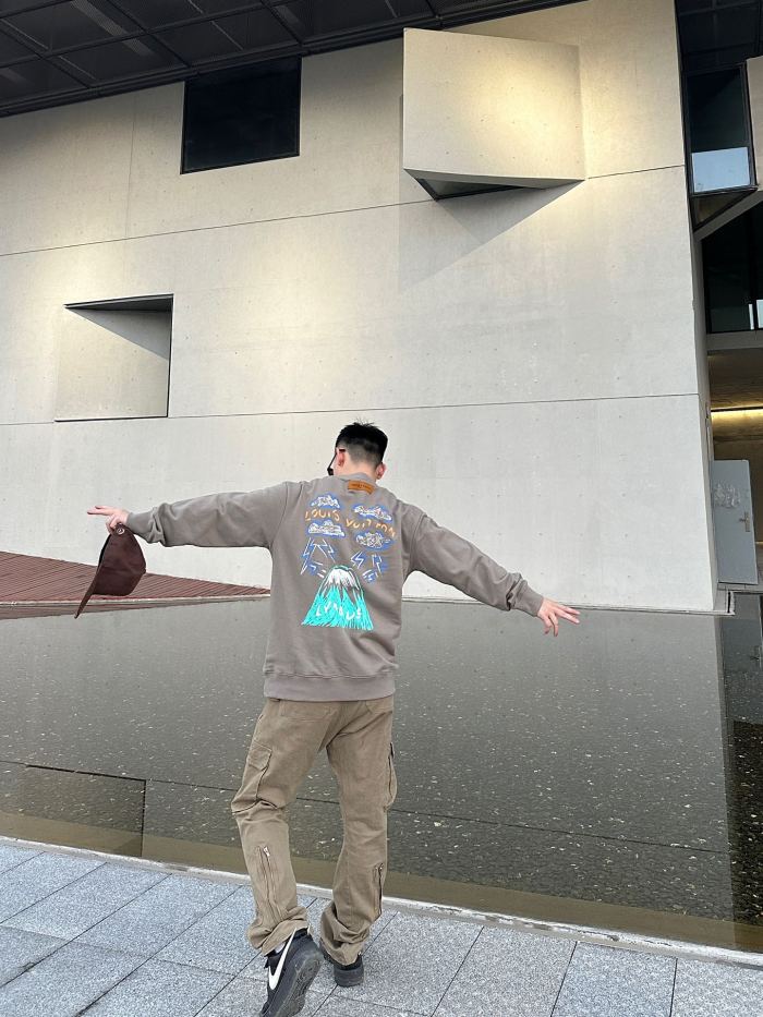 Clothes LOUIS VUITTON 885