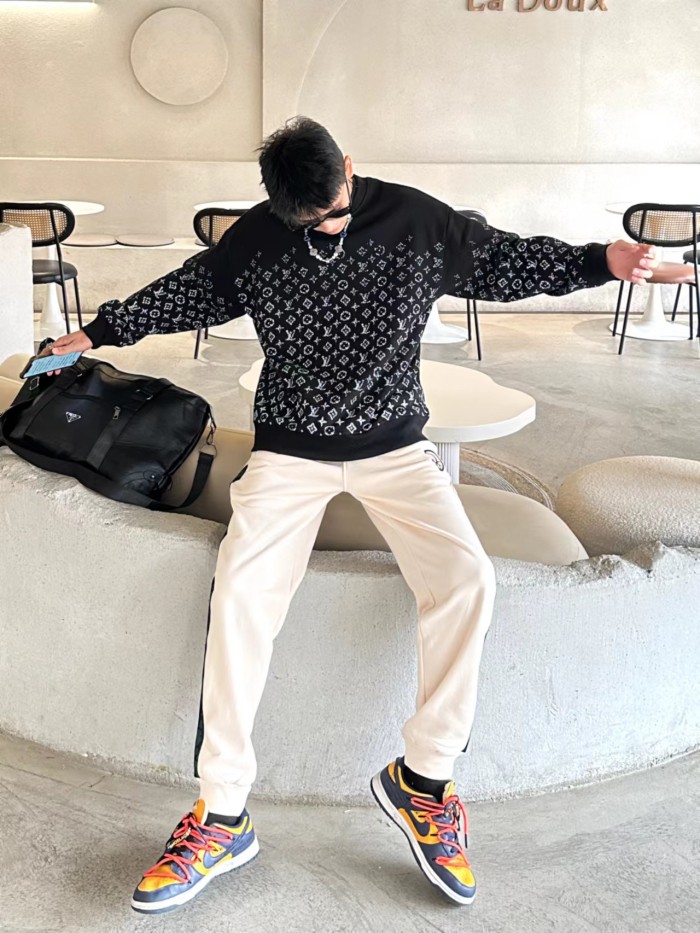 Clothes LOUIS VUITTON 887