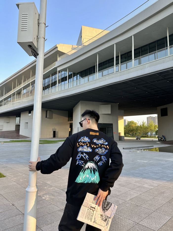 Clothes LOUIS VUITTON 884