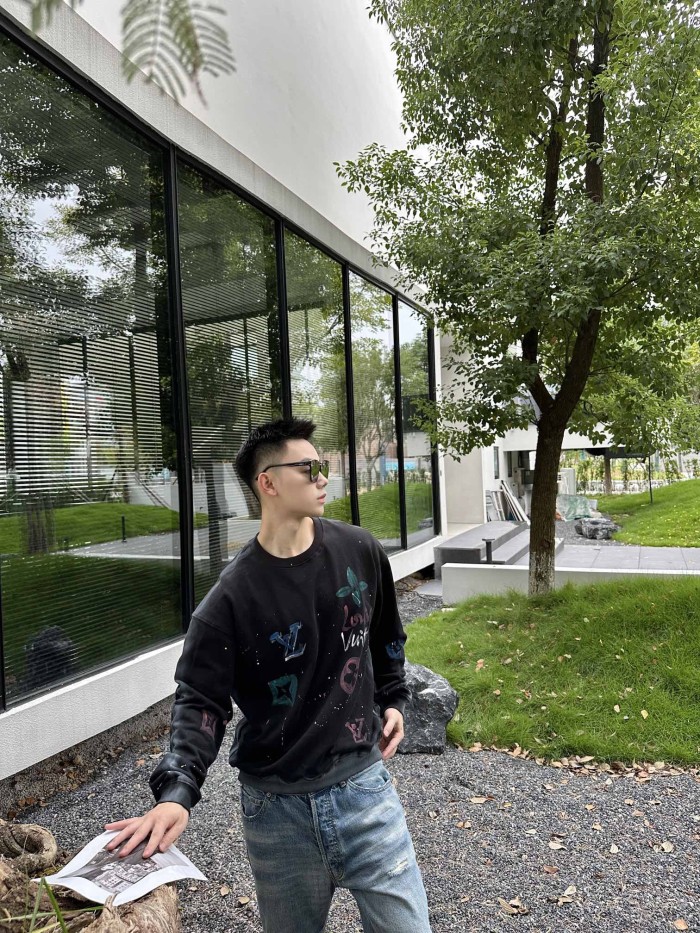 Clothes LOUIS VUITTON 880