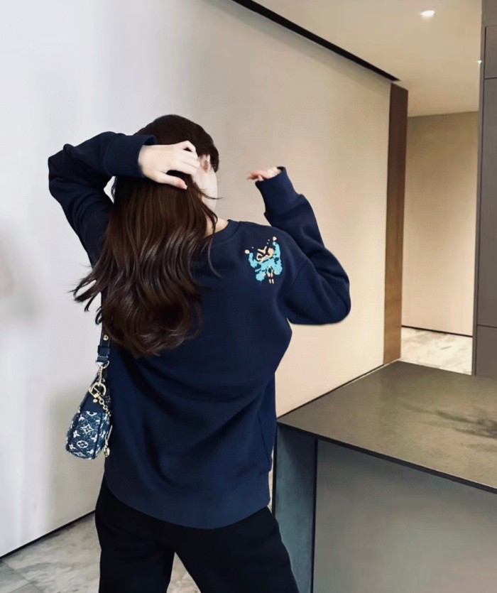 Clothes LOUIS VUITTON 889