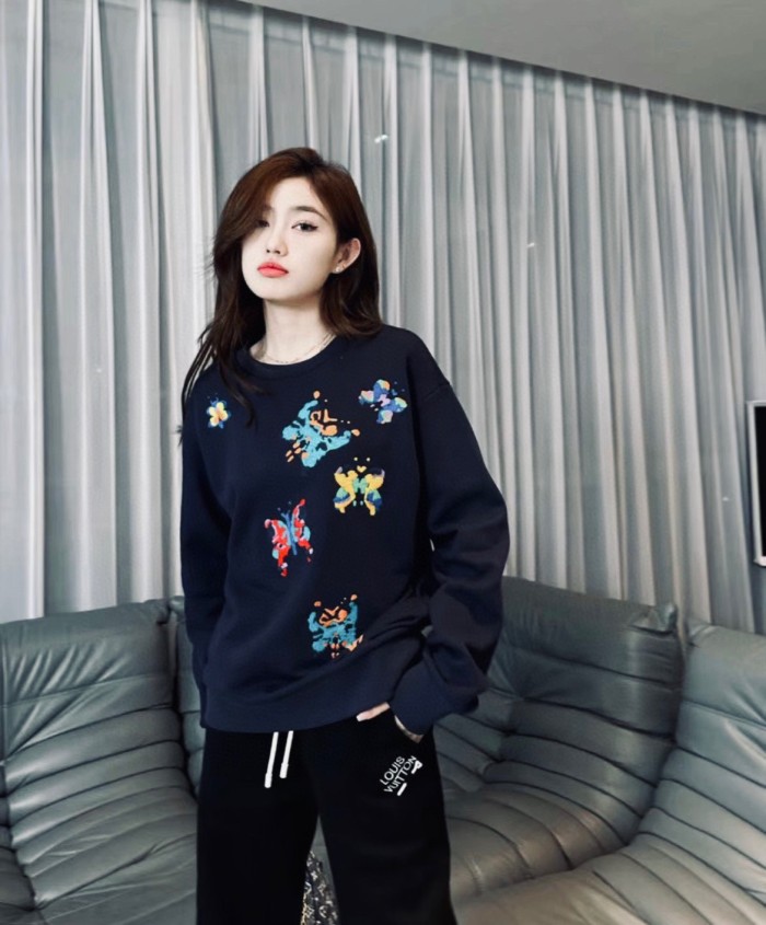 Clothes LOUIS VUITTON 889