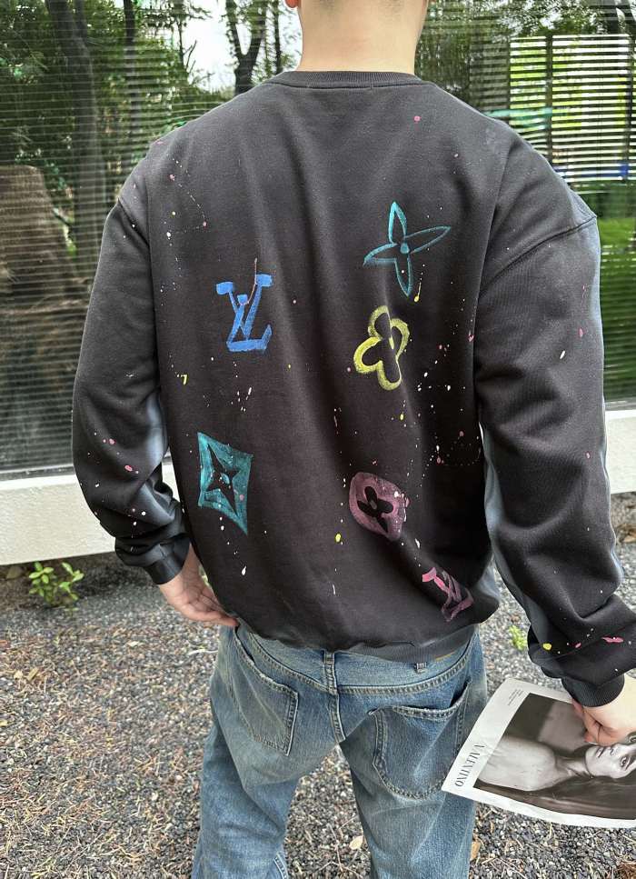 Clothes LOUIS VUITTON 880