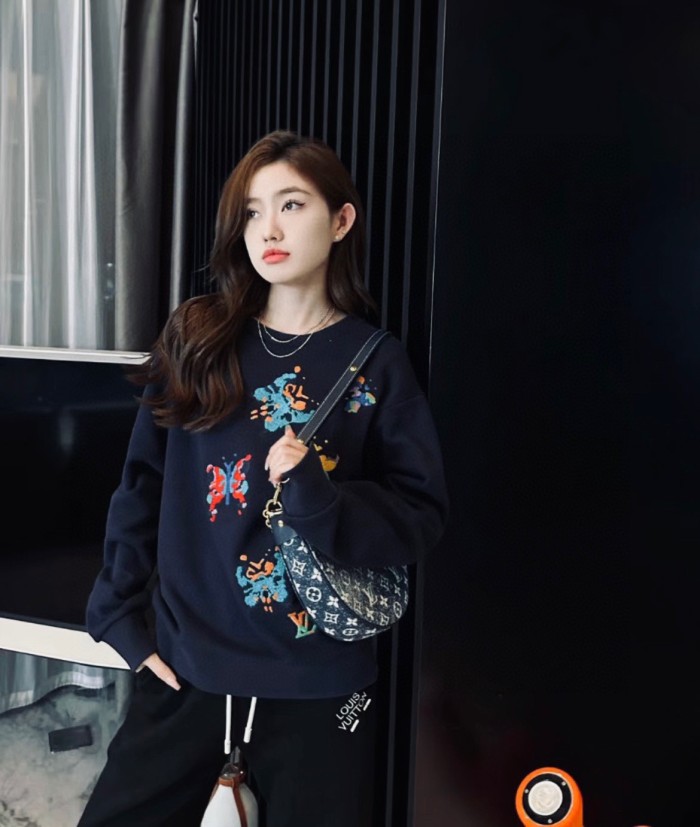 Clothes LOUIS VUITTON 889