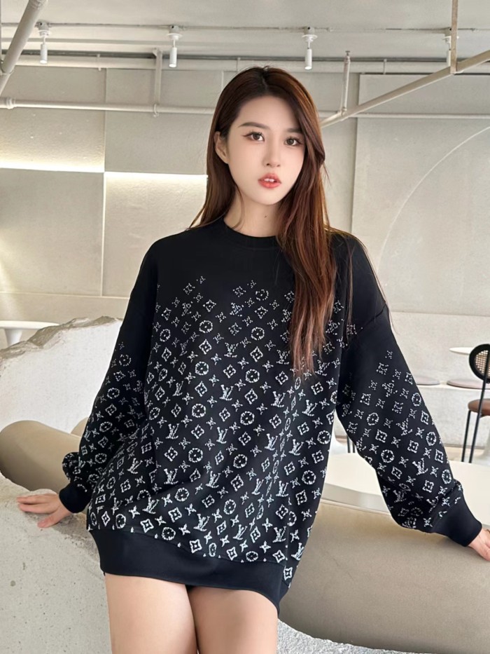 Clothes LOUIS VUITTON 887