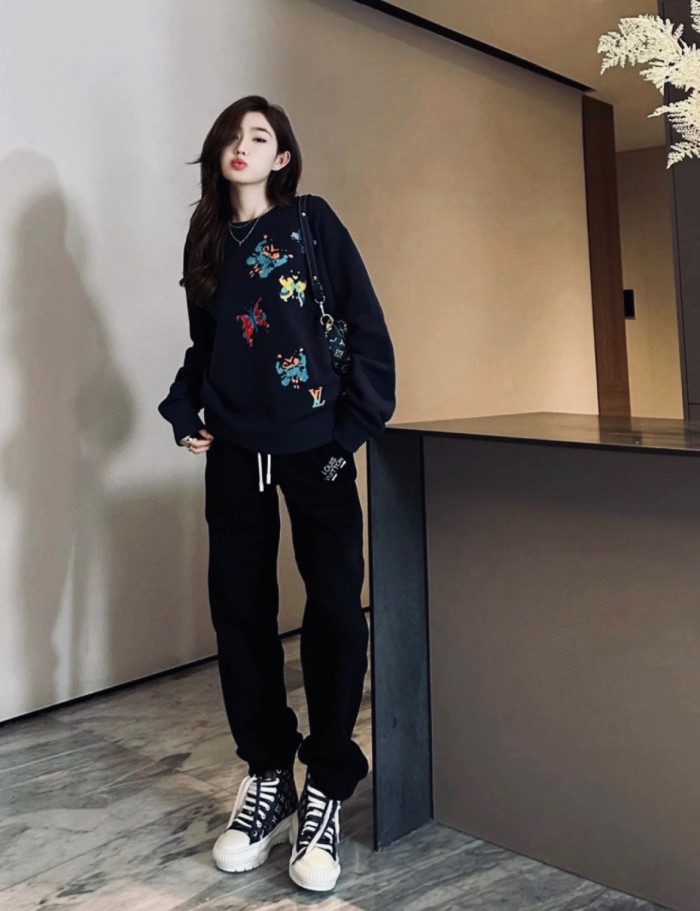 Clothes LOUIS VUITTON 889