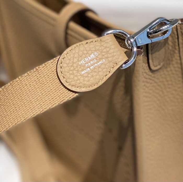 Handbags Hermes 𝗠𝗶𝗻𝗶 𝗘𝘃𝗲𝗹𝘆𝗻𝗲 size:18 cm