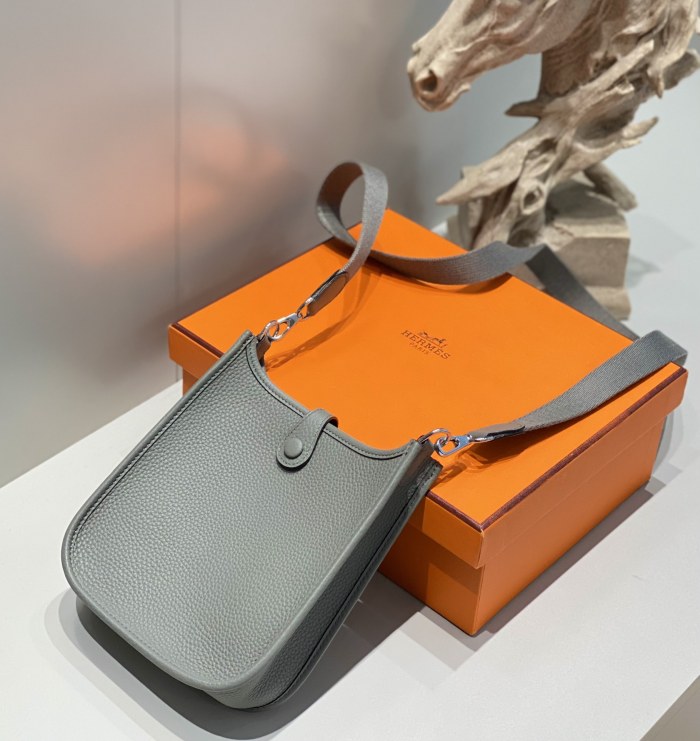 Handbags Hermes 𝗠𝗶𝗻𝗶 𝗘𝘃𝗲𝗹𝘆𝗻𝗲 size:18cm