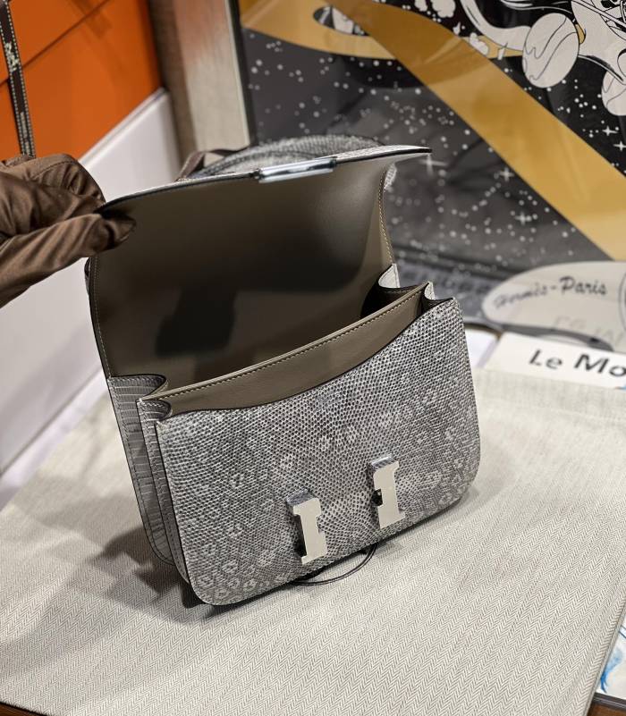 Handbags Hermes Constance size:19 cm