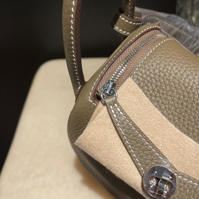 Handbags Hermes Mini Lindy size:18 cm