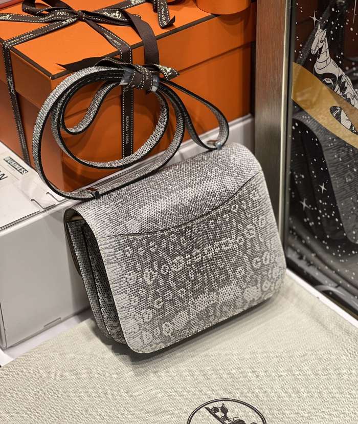 Handbags Hermes Constance size:19 cm