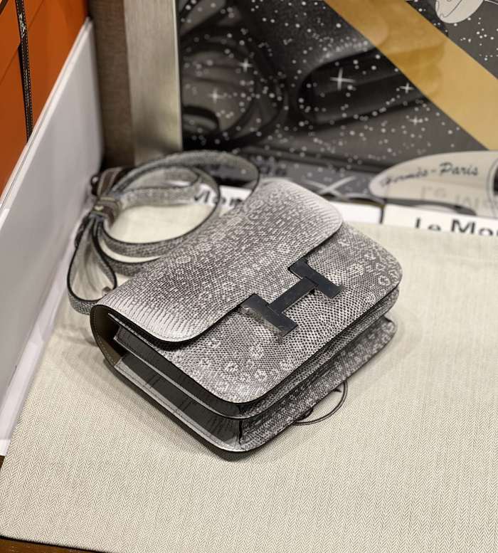 Handbags Hermes Constance size:19 cm