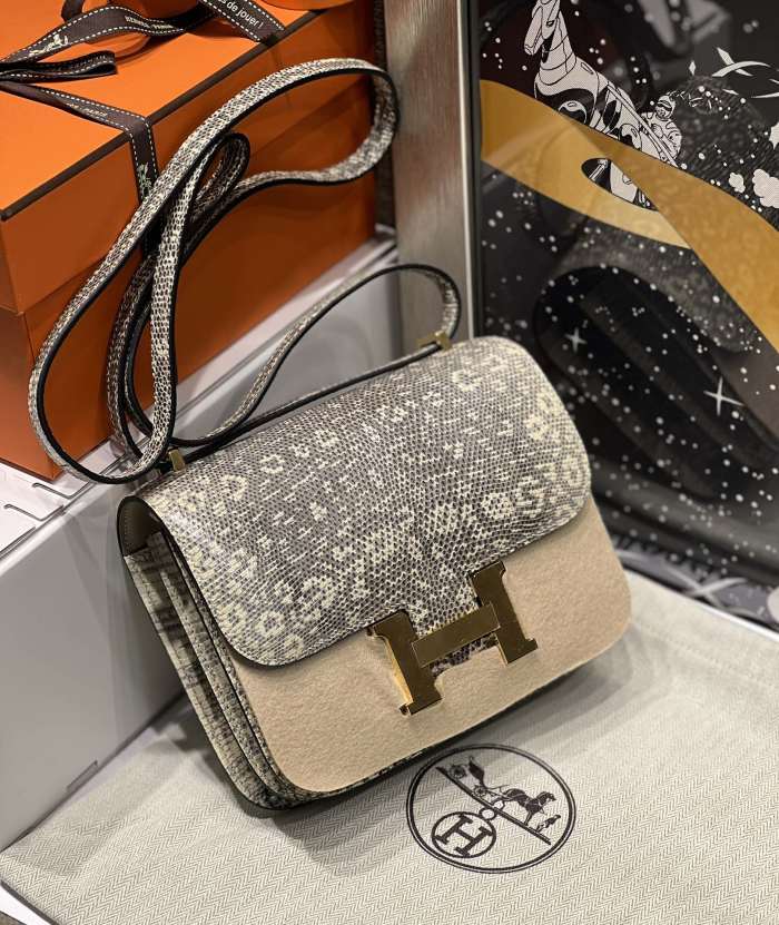 Handbags Hermes Constance size:19 cm