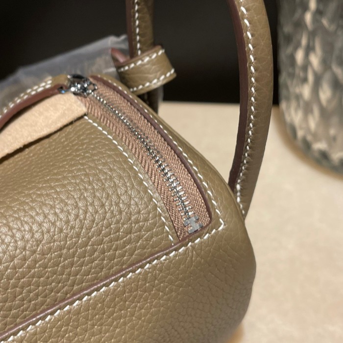 Handbags Hermes Mini Lindy size:18 cm