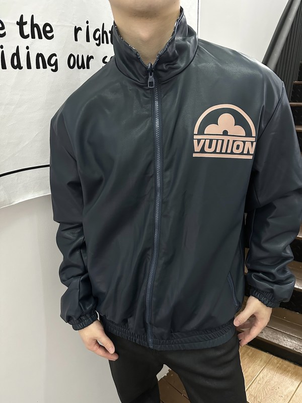 Clothes LOUIS VUITTON 896