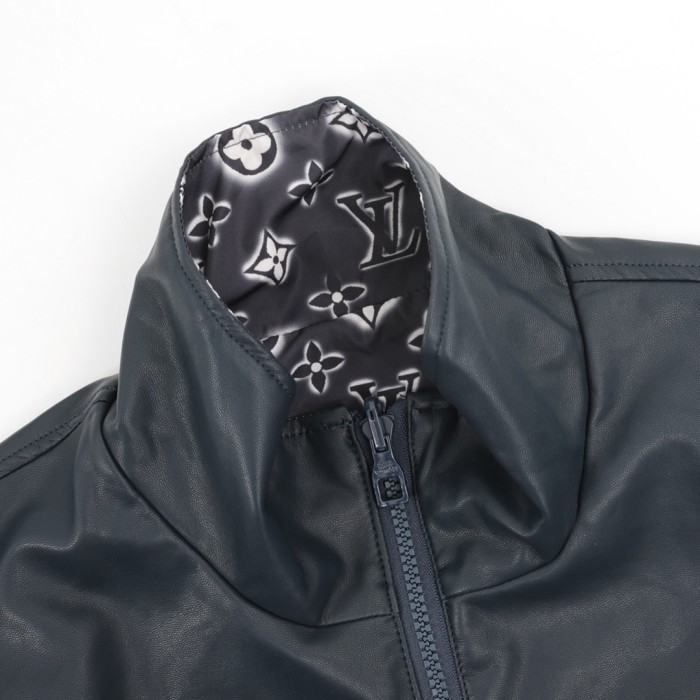 Clothes LOUIS VUITTON 896