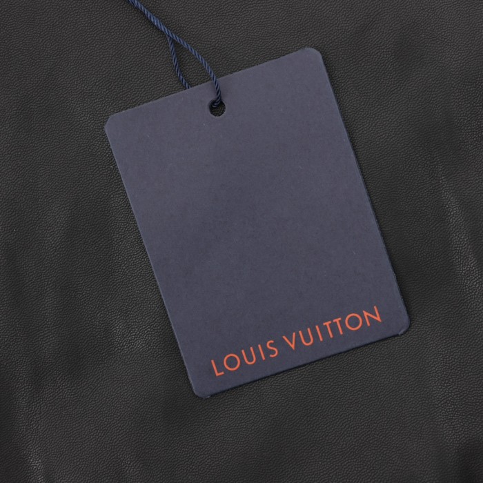 Clothes LOUIS VUITTON 895