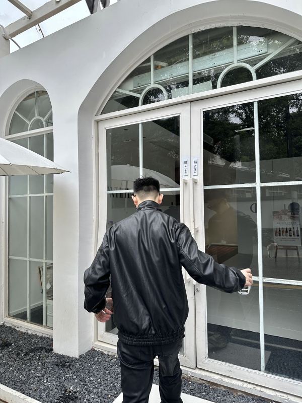 Clothes LOUIS VUITTON 895