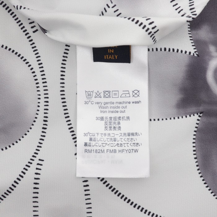 Clothes LOUIS VUITTON 895