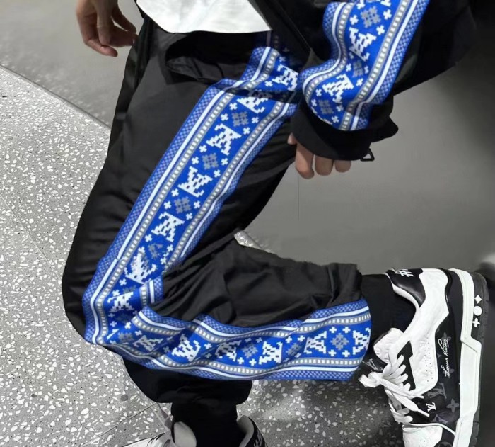 Clothes LOUIS VUITTON 892