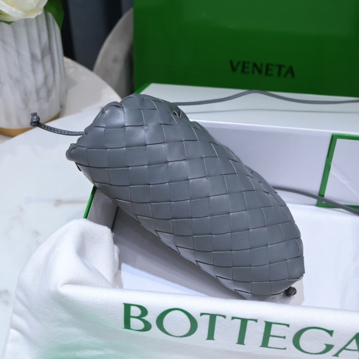 handbags Bottega Veneta The pouch size:23*13*8