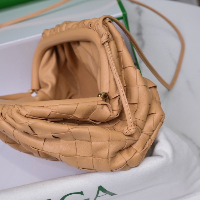handbags Bottega Veneta The pouch size:23*13*8