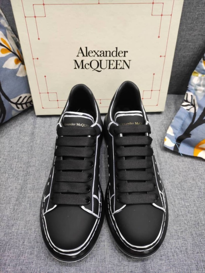 Alexander McQueen Oversized Black White Outline