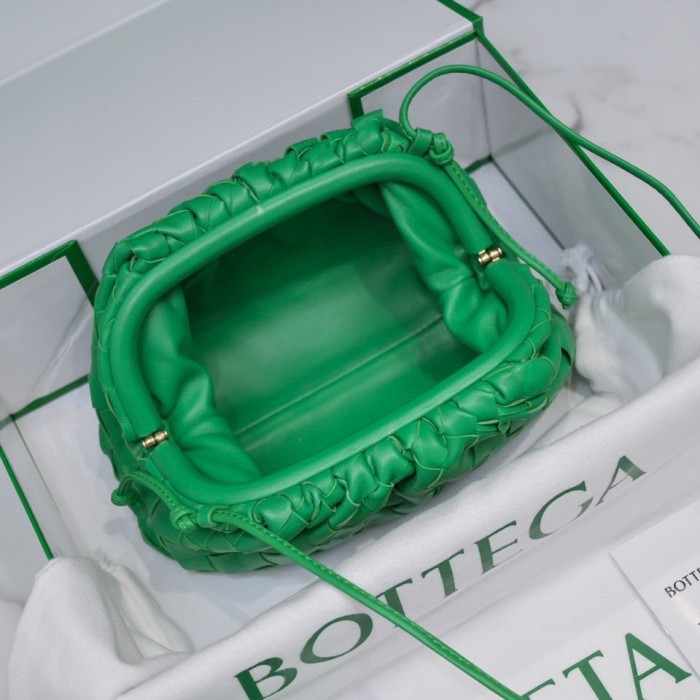 handbags Bottega Veneta The pouch size:23*13*8