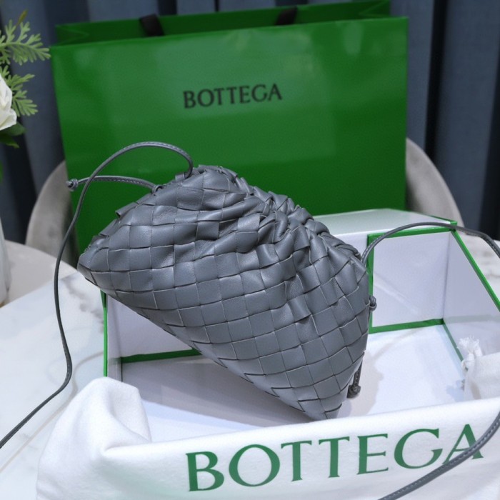 handbags Bottega Veneta The pouch size:23*13*8