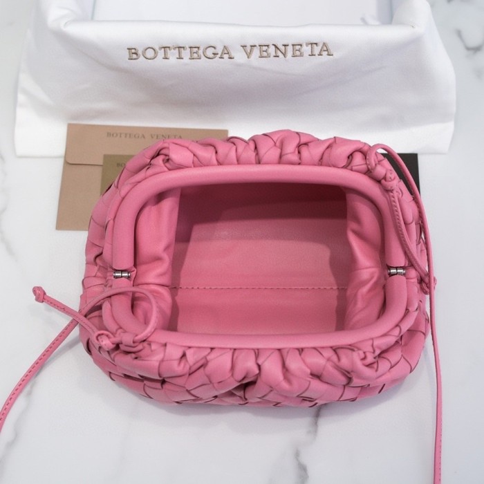 handbags Bottega Veneta The pouch size:23*13*8