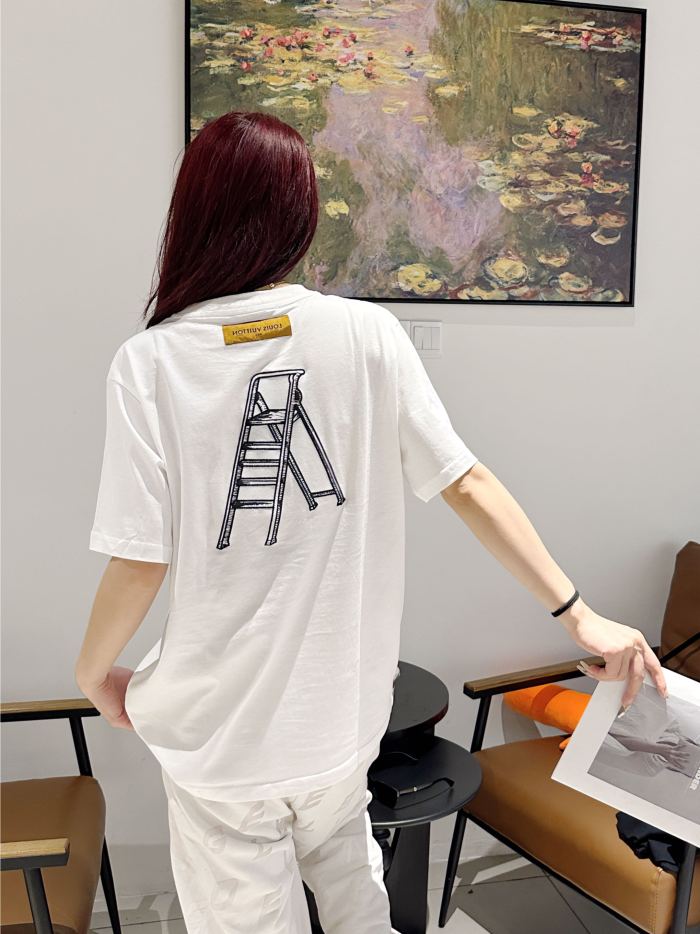 Clothes LOUIS VUITTON 905