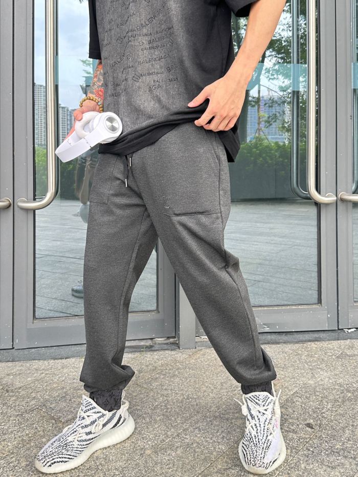 Clothes LOUIS VUITTON 903