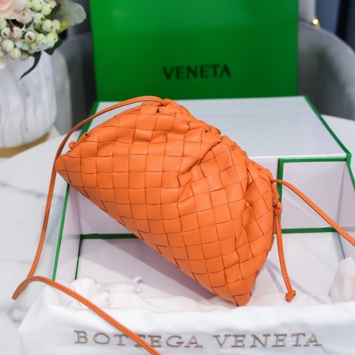 handbags Bottega Veneta The pouch size:23*13*8
