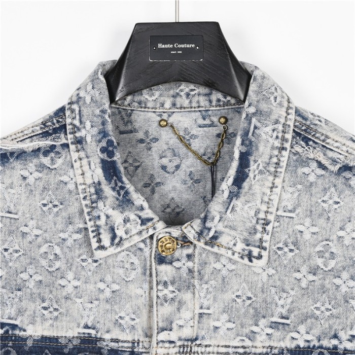 Clothes LOUIS VUITTON 900