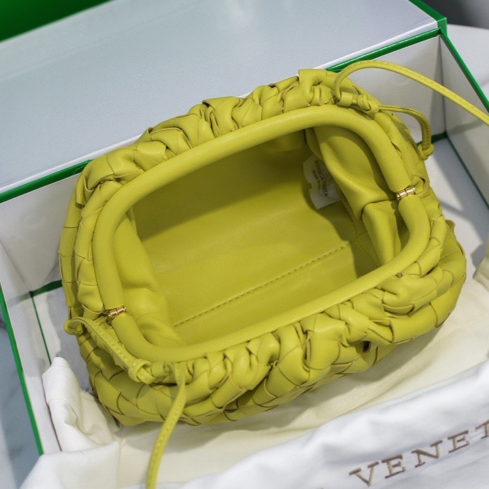 handbags Bottega Veneta The pouch size:23*13*8