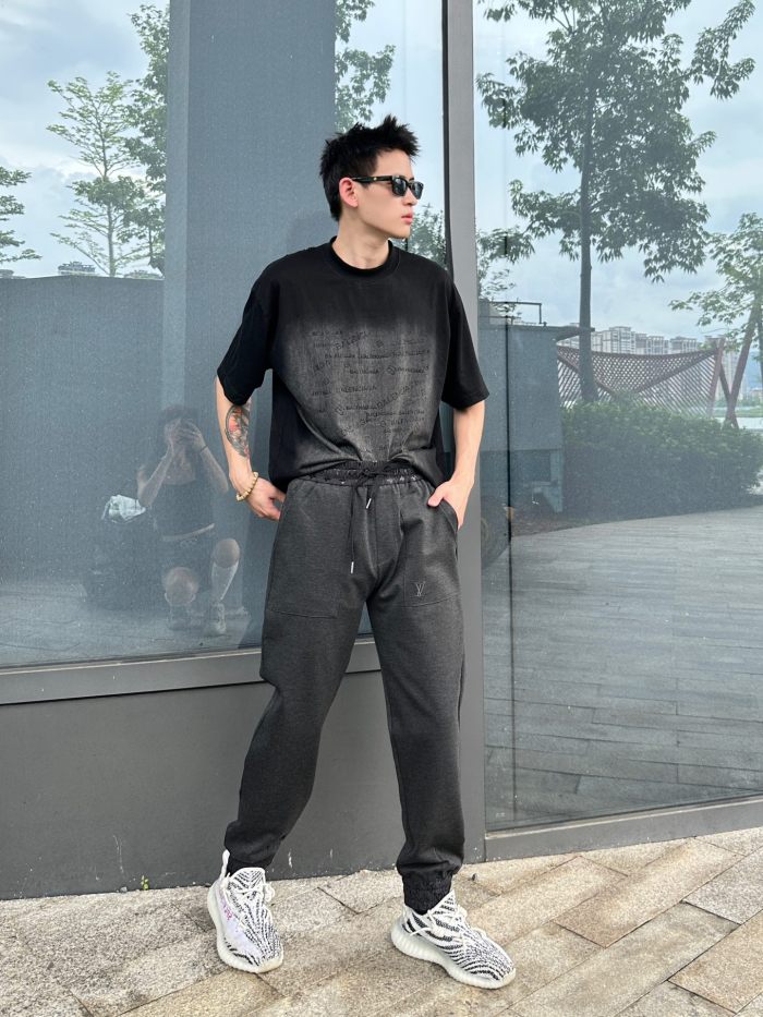 Clothes LOUIS VUITTON 903