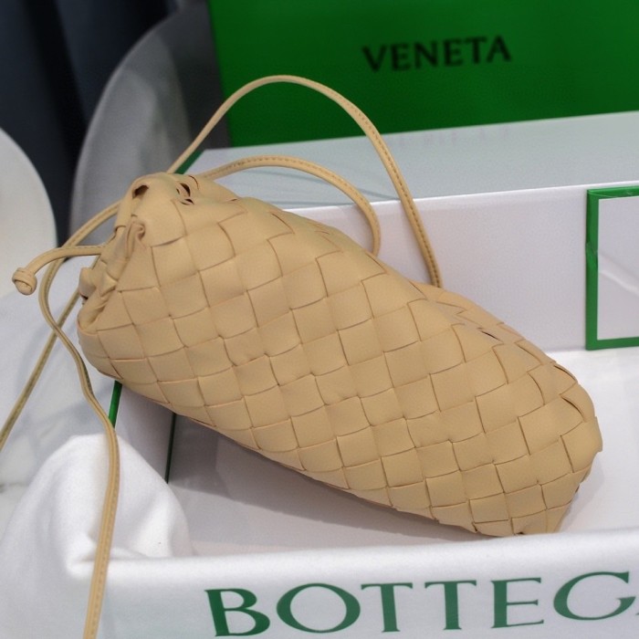 handbags Bottega Veneta The pouch size:23*13*8